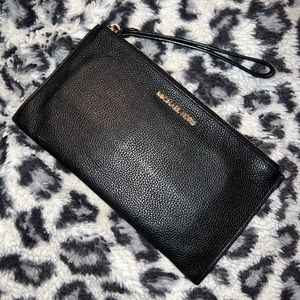 Michael Kors Large Zip Wristlet Black